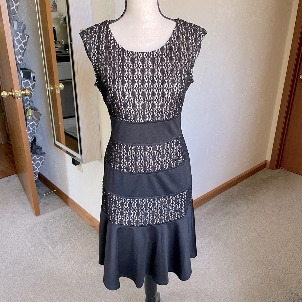 🖤 London Style Collection - Black & Gold Sleeveless Midi Dress - Size: 6